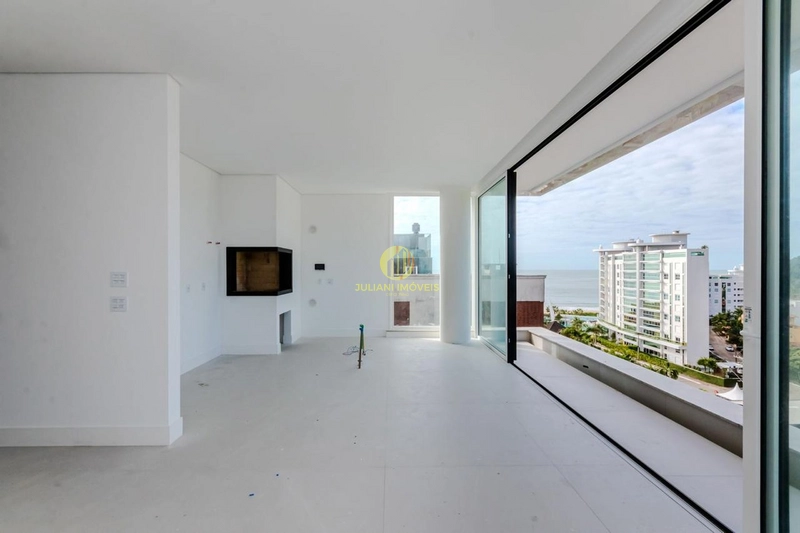 Apartamento com 3 suítes na Praia dos Amores