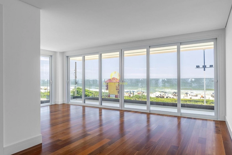 By House Residence - frente mar na Praia Brava