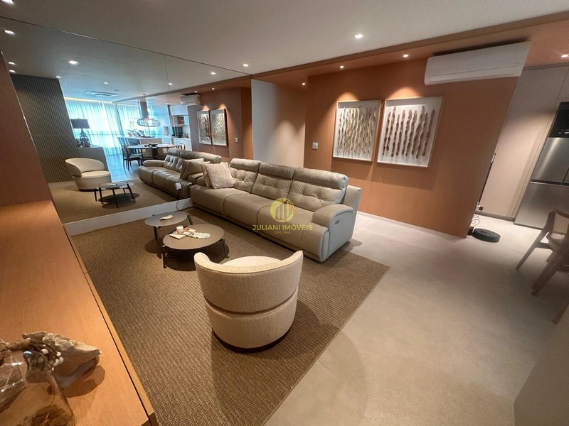 Apartamento no Brava Beach na Praia Brava mobiliado e decorado: 1ª foto da galeria de imagens do imóvel