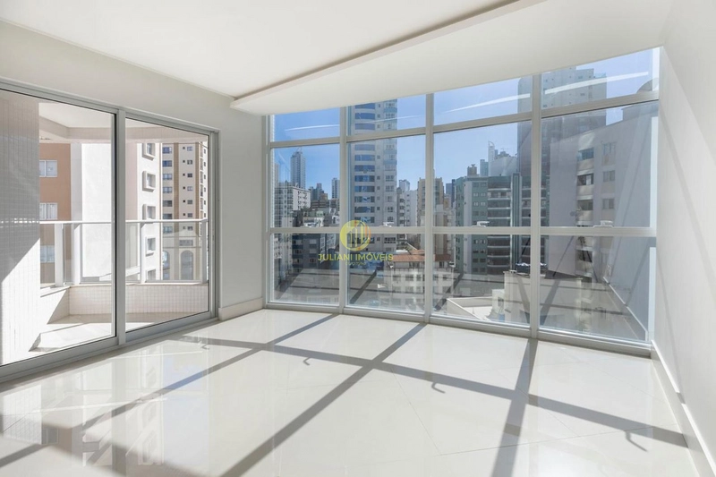 Apartamento diferenciado no Ed. Portinax em Balneário Camboriú