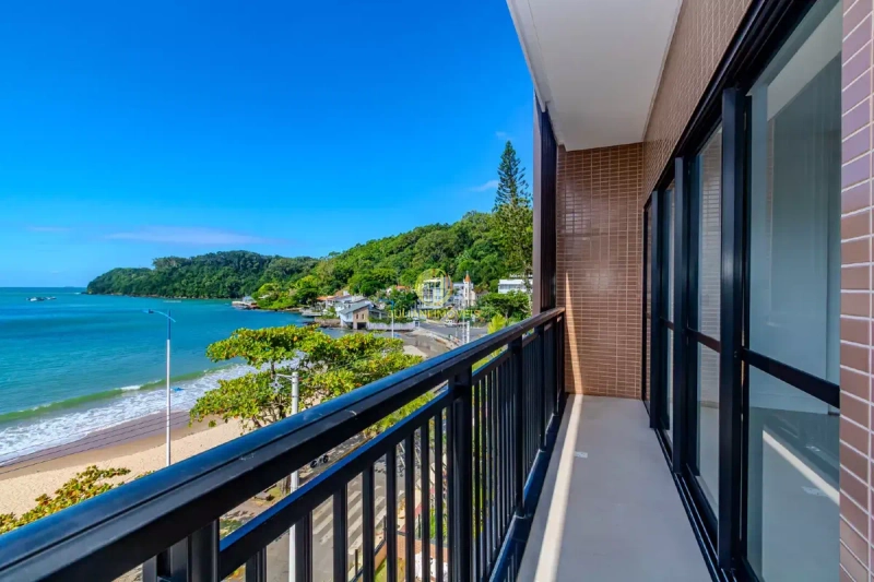 Apartamento frente mar no Ed. La Plage na Praia Cabeçudas: 2ª foto da galeria de imagens do imóvel