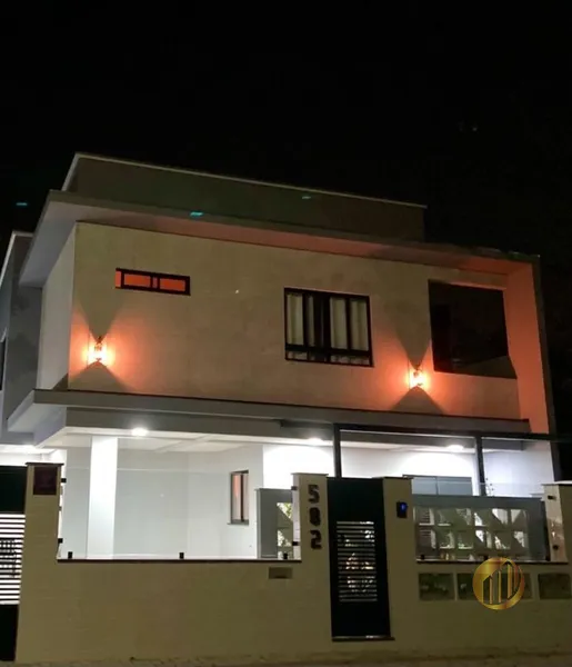 Casa em Bombinhas: 2ª foto da galeria de imagens do imóvel
