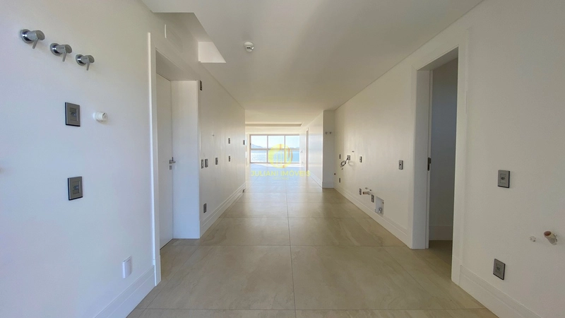 Apartamento no Ed. Pharos em Balneário Camboriú: 12ª foto da galeria de imagens do imóvel
