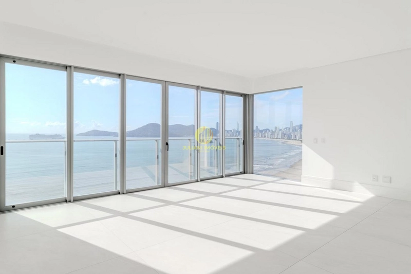 Apartamento de Luxo Frente Mar no Edifício Splendido