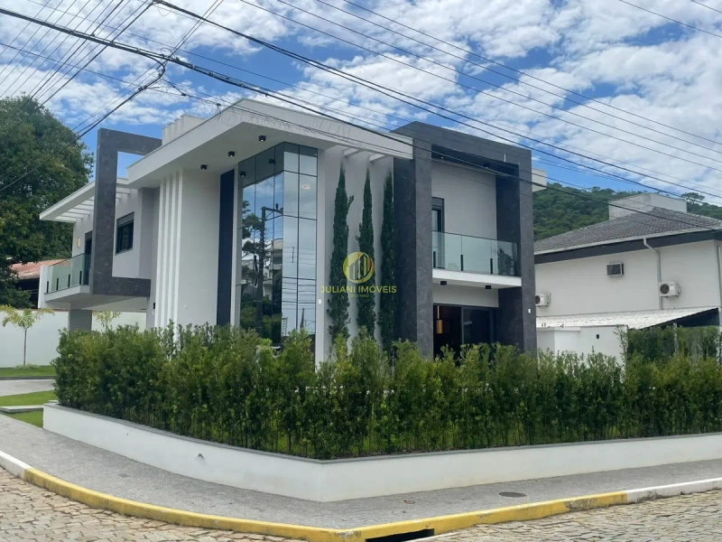 Casa no Condomínio Haras do Rio do Ouro na Praia Brava