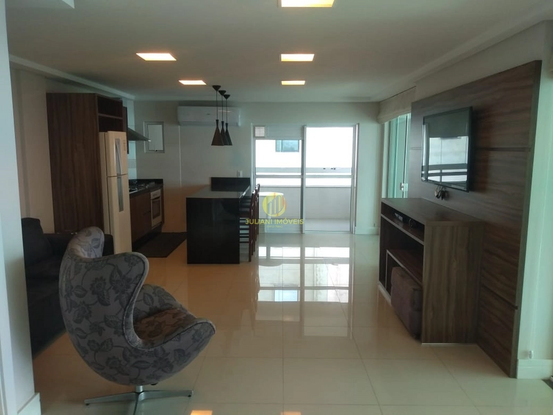 Apartamento no Ed. Emerald na Praia Brava