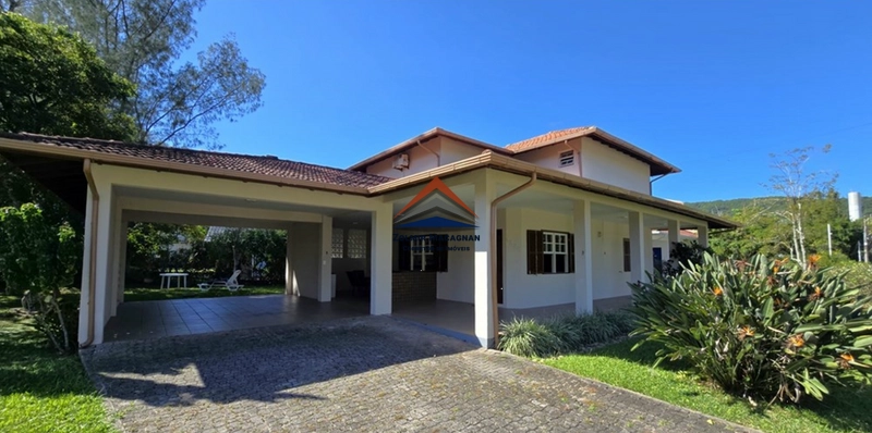 Linda Casa na Praia de Ponta das Canas - Florianópolis: 1ª foto da galeria de imagens do imóvel