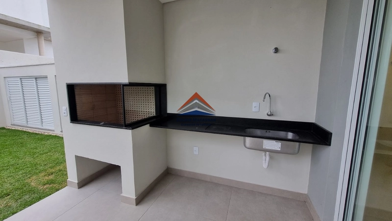 Casa 3 Dormitórios à Venda à 300 metros da praia do Campeche: 8ª foto da galeria de imagens do imóvel