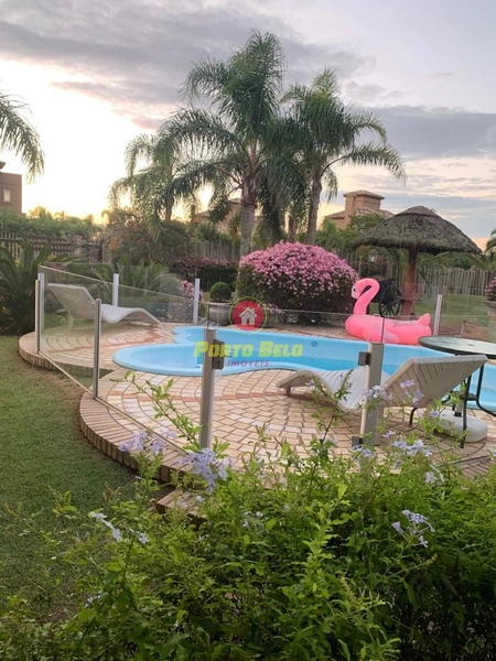 CASA À VENDA COM ESPAÇO AMPLO E ÁREA VERDE: 3ª foto da galeria de imagens do imóvel
