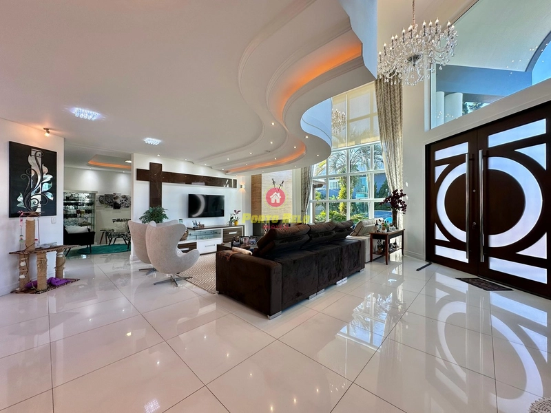 CASA À VENDA COM AMPLO ESPAÇO EXTERNO E INTERNO: 4ª foto da galeria de imagens do imóvel