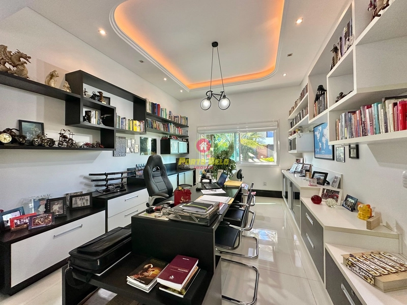CASA À VENDA COM AMPLO ESPAÇO EXTERNO E INTERNO: 15ª foto da galeria de imagens do imóvel