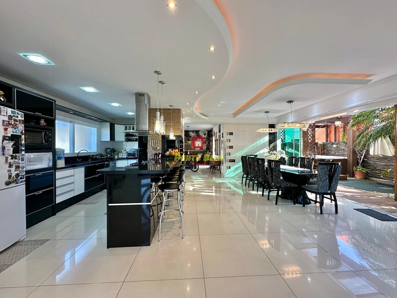 CASA À VENDA COM AMPLO ESPAÇO EXTERNO E INTERNO: 10ª foto da galeria de imagens do imóvel