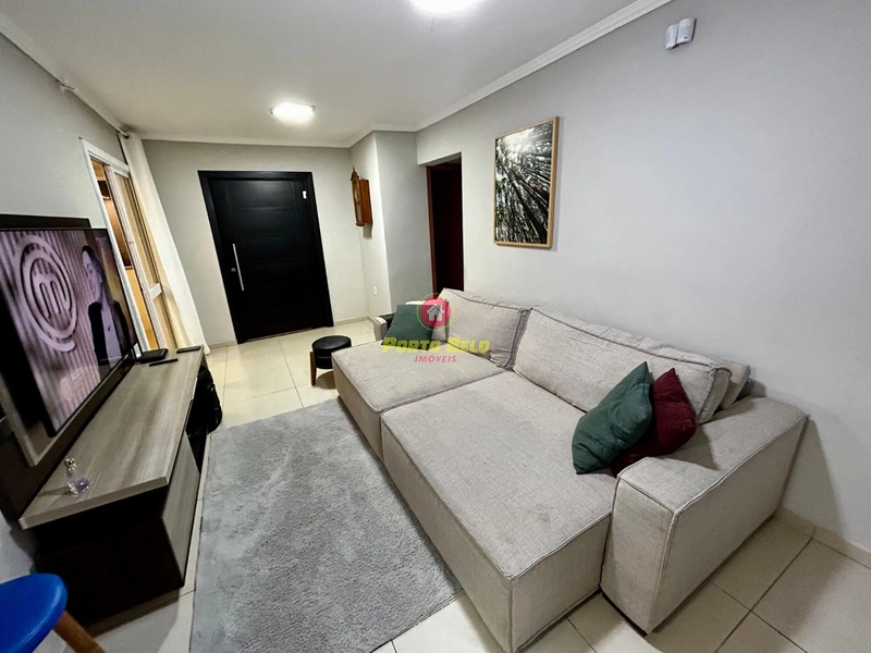 CASA DE ESQUINA COM PISCINA À VENDA: 6ª foto da galeria de imagens do imóvel