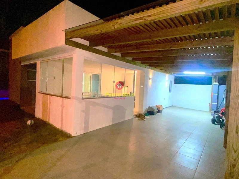 CASA DE ESQUINA COM PISCINA À VENDA: 18ª foto da galeria de imagens do imóvel