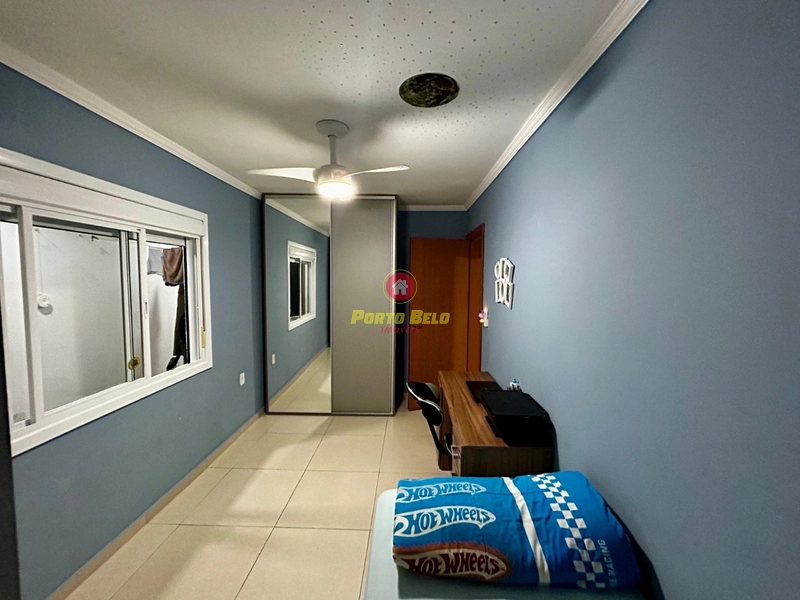CASA DE ESQUINA COM PISCINA À VENDA: 22ª foto da galeria de imagens do imóvel