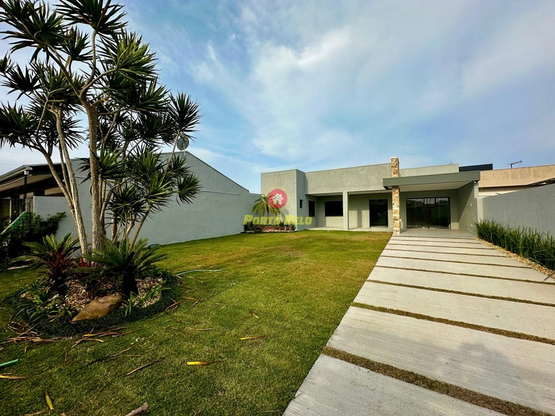 CASA À VENDA COM ESPAÇO AMPLO E SUÍTE: 2ª foto da galeria de imagens do imóvel