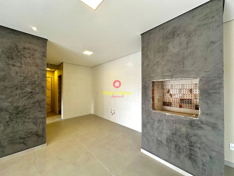 CASA À VENDA COM ESPAÇO AMPLO E SUÍTE: 6ª foto da galeria de imagens do imóvel