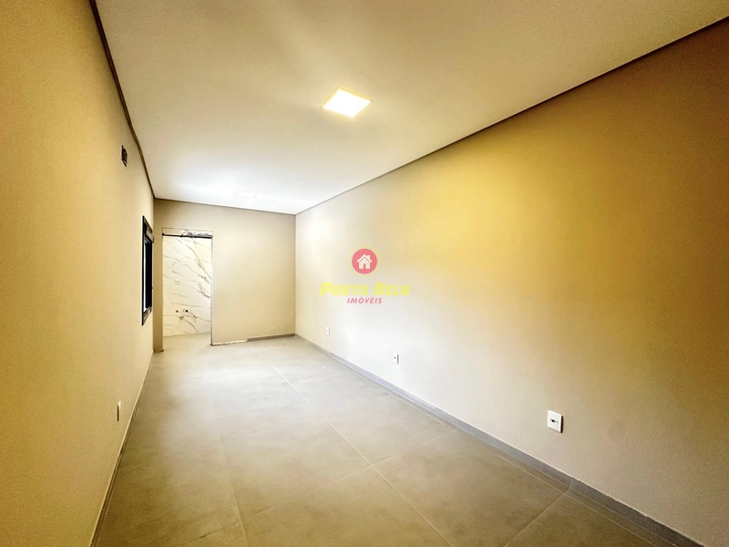 CASA À VENDA COM ESPAÇO AMPLO E SUÍTE: 10ª foto da galeria de imagens do imóvel