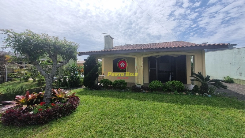 CASA PERTO DA PRAIA E CENTRO