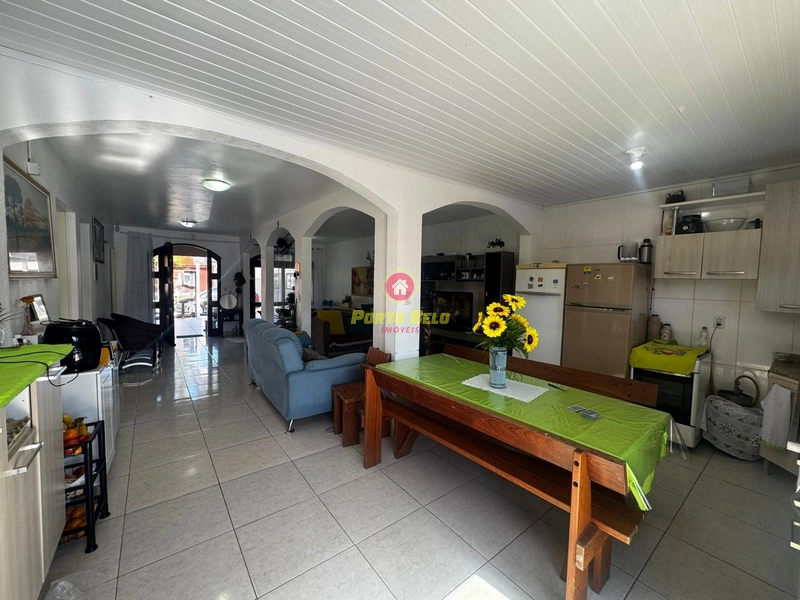 CASA A 50M DA PRAIA COM PISCINA: 10ª foto da galeria de imagens do imóvel