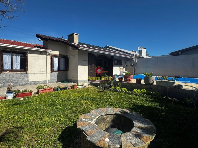CASA A 50M DA PRAIA COM PISCINA: 2ª foto da galeria de imagens do imóvel