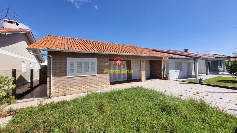 CASA APENAS A 50M DO MAR: 12ª foto da galeria de imagens do imóvel