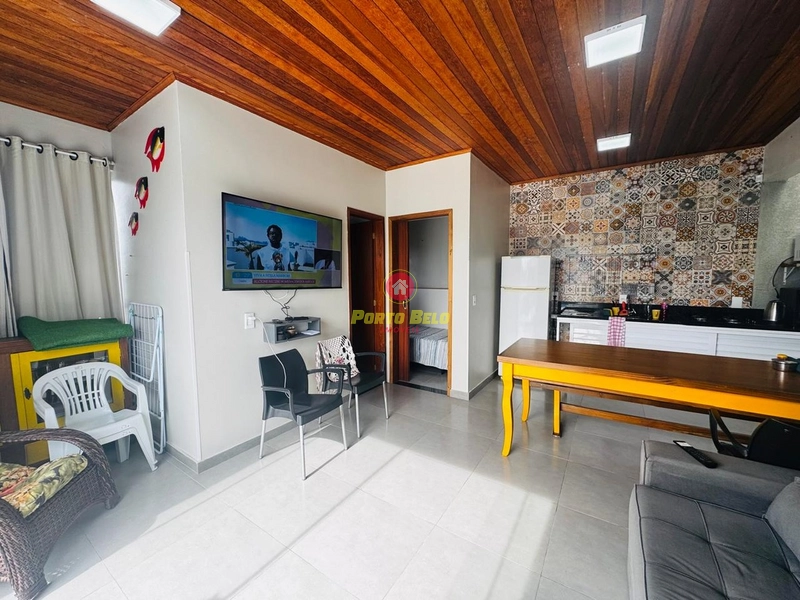 CASA DE ESQUINA COM PISCINA: 3ª foto da galeria de imagens do imóvel