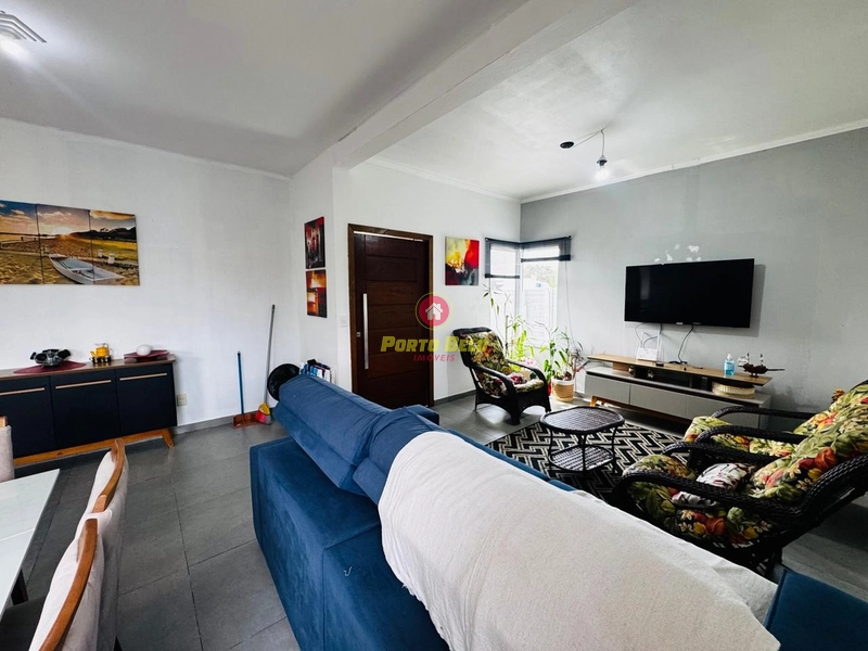 CASA DE ESQUINA COM PISCINA: 9ª foto da galeria de imagens do imóvel