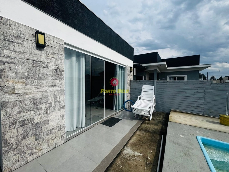 CASA DE ESQUINA COM PISCINA: 5ª foto da galeria de imagens do imóvel