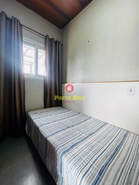 CASA DE ESQUINA COM PISCINA: 12ª foto da galeria de imagens do imóvel