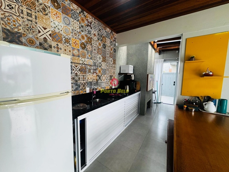 CASA DE ESQUINA COM PISCINA: 15ª foto da galeria de imagens do imóvel