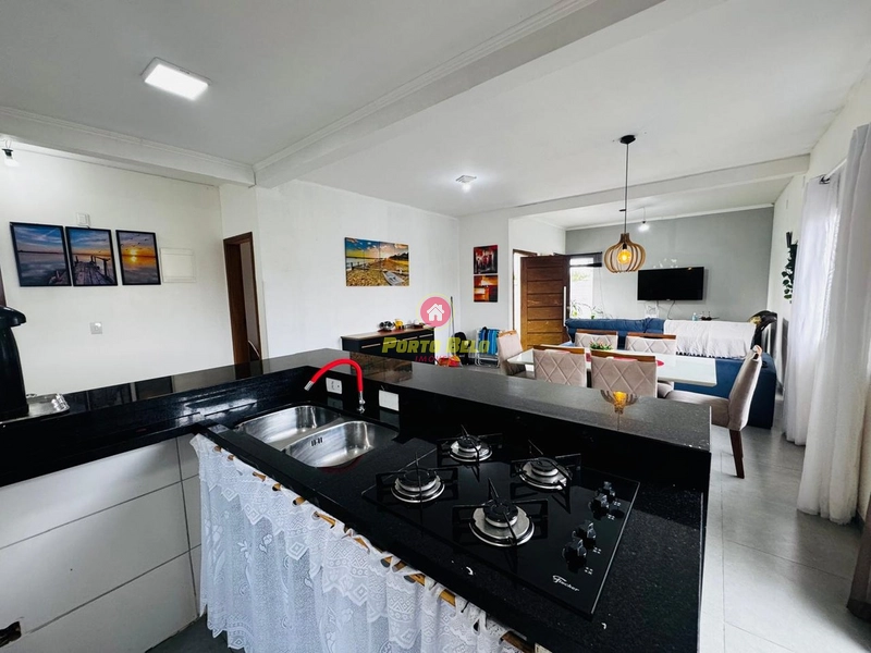 CASA DE ESQUINA COM PISCINA: 11ª foto da galeria de imagens do imóvel