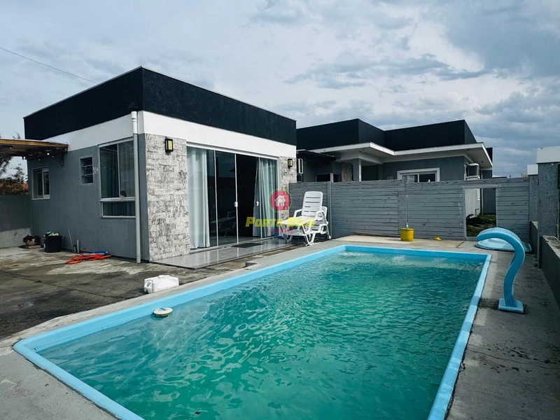 CASA DE ESQUINA COM PISCINA: 4ª foto da galeria de imagens do imóvel