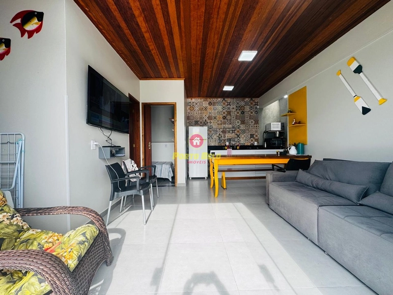 CASA DE ESQUINA COM PISCINA: 6ª foto da galeria de imagens do imóvel