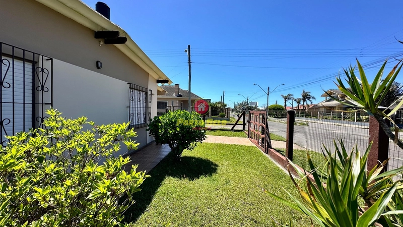 CASA DE ESQUINA PERTO DA PRAIA: 3ª foto da galeria de imagens do imóvel