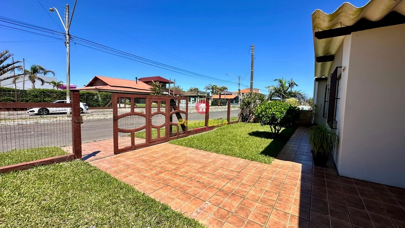 CASA DE ESQUINA PERTO DA PRAIA: 5ª foto da galeria de imagens do imóvel