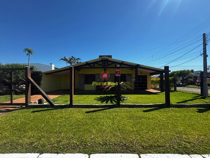 CASA DE ESQUINA 2 TERRENOS: 2ª foto da galeria de imagens do imóvel