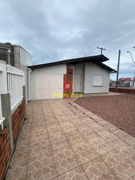 CASA DE ESQUINA NA AVENIDA PRINCIPAL: 3ª foto da galeria de imagens do imóvel