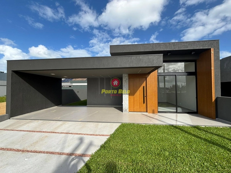 CASA TOP À VENDA PRÓXIMA AO CENTRO