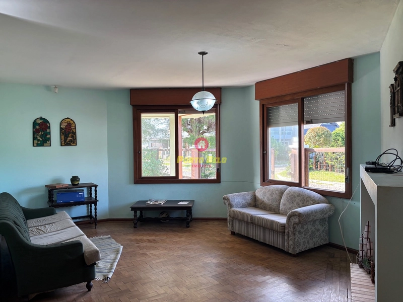 CASA DE ESQUINA EM LAJE | 100M DA PRAIA: 3ª foto da galeria de imagens do imóvel