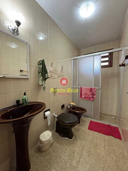 CASA DE ESQUINA EM LAJE | 100M DA PRAIA: 5ª foto da galeria de imagens do imóvel