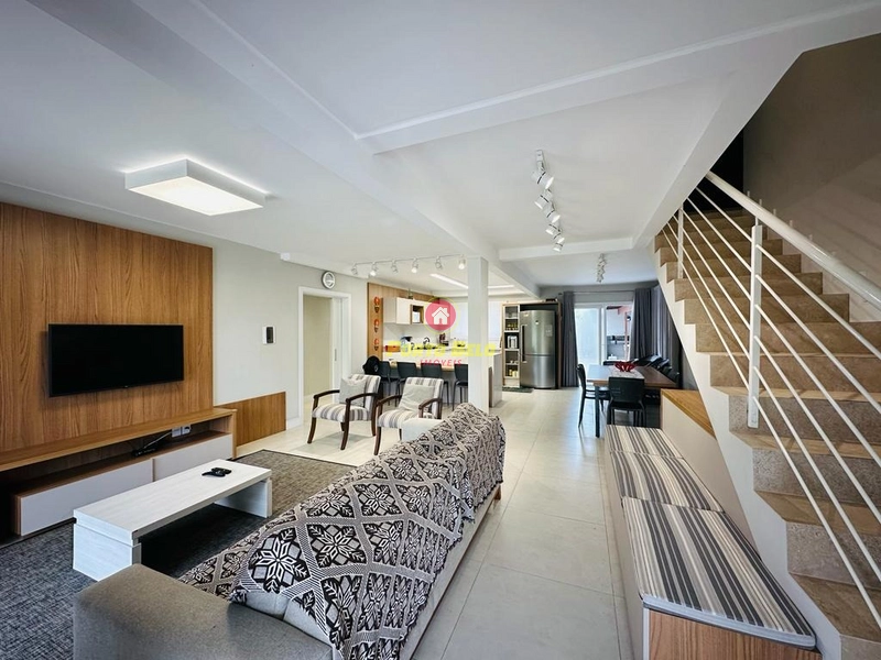 CASA DE ALTO PADRÃO 2 QUADRAS DO MAR: 6ª foto da galeria de imagens do imóvel