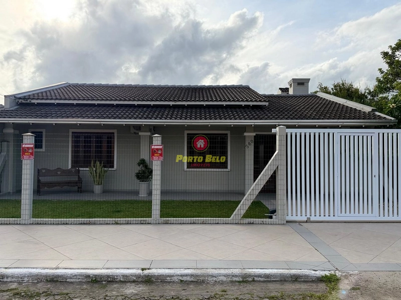 CASA COM PISCINA PRÓXIMA À AV. PRINCIPAL: 2ª foto da galeria de imagens do imóvel