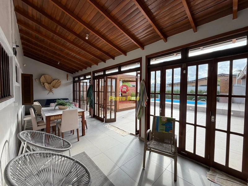 CASA COM PISCINA PRÓXIMA À AV. PRINCIPAL: 3ª foto da galeria de imagens do imóvel