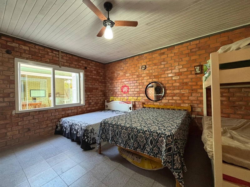 CASA COM PISCINA E FESTEIRO: 8ª foto da galeria de imagens do imóvel