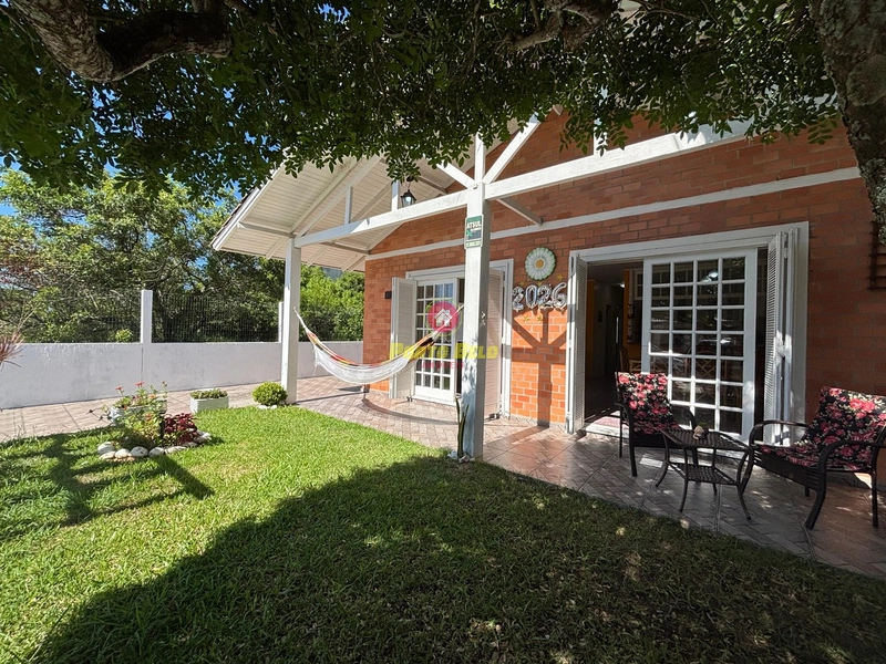 CASA COM PISCINA E FESTEIRO: 1ª foto da galeria de imagens do imóvel