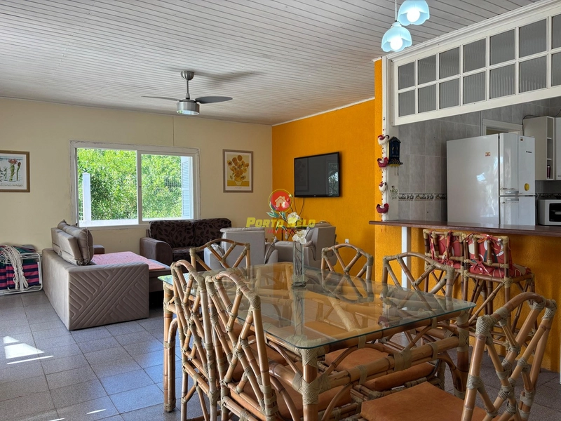 CASA COM PISCINA E FESTEIRO: 6ª foto da galeria de imagens do imóvel