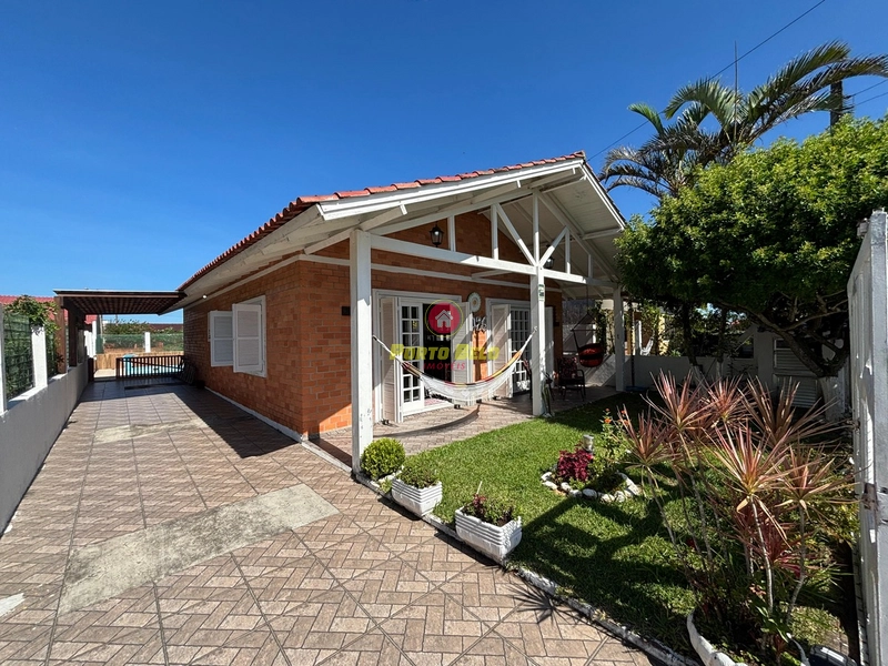 CASA COM PISCINA E FESTEIRO: 4ª foto da galeria de imagens do imóvel