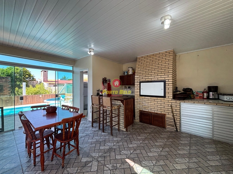 CASA COM PISCINA E FESTEIRO: 2ª foto da galeria de imagens do imóvel