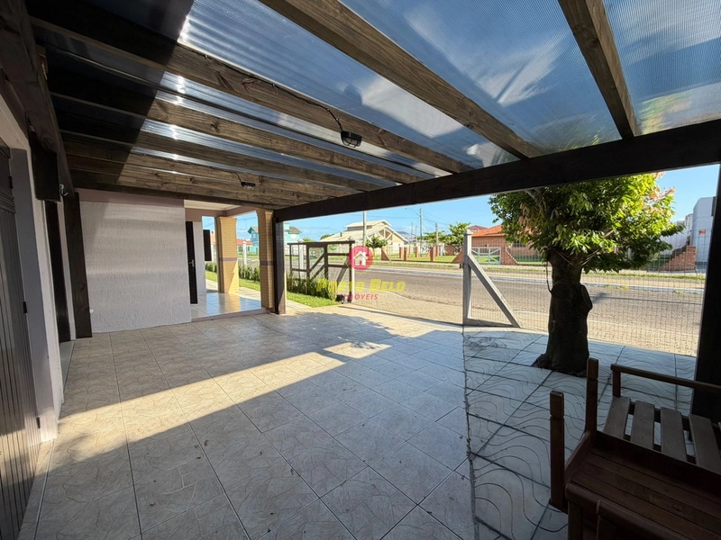 CASA DE ESQUINA PRÓXIMA À PRAIA E CENTRO: 6ª foto da galeria de imagens do imóvel